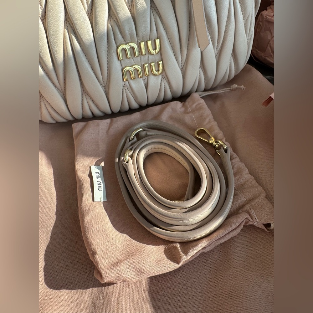 New Miu Miu Wander Matelassé Nappa Leather Hobo Bag Nude Pink Cipria - Picture 8 of 10